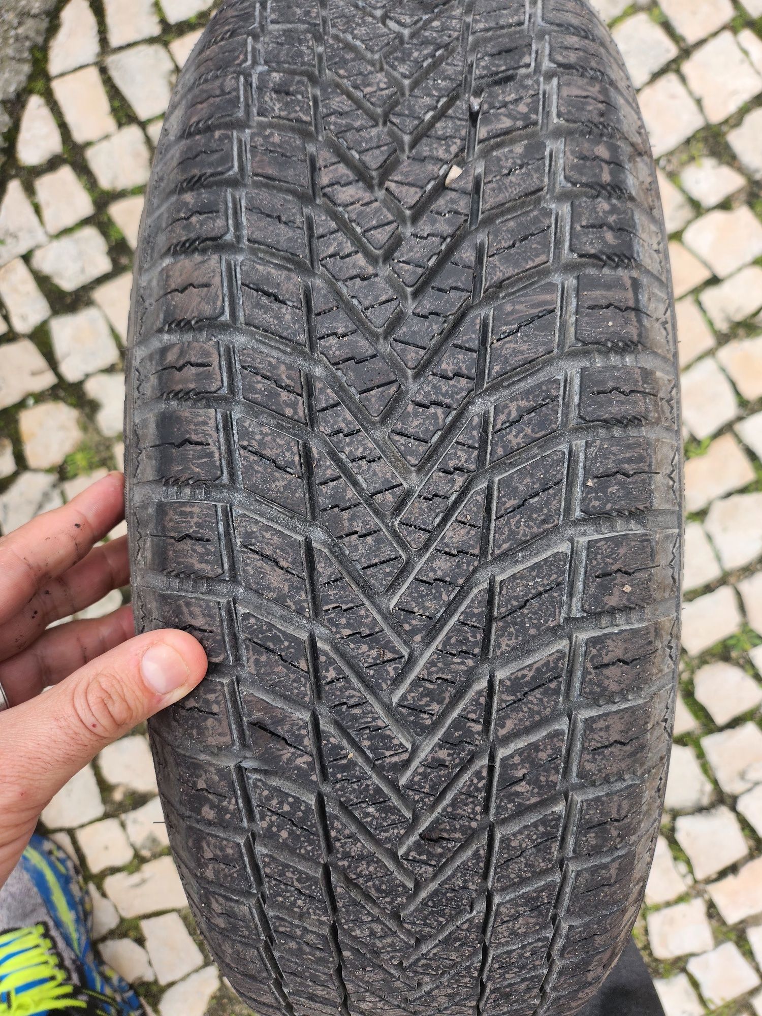 Pneus 185/65 R 15