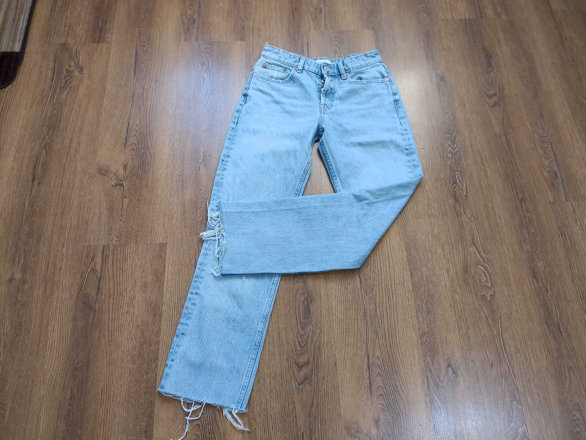 Niebieskie spodnie Zara jeans z rozdarciami roz. 36