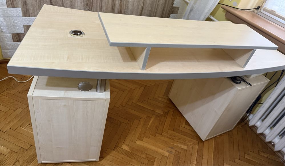 stół do manicure ze wbudowanym pochłaniaczem pyłu