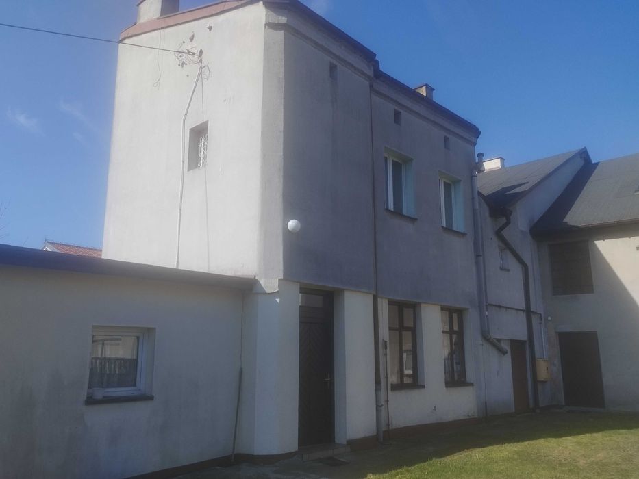 Sprzedam mieszkanie i lokal handlowo usługowy w rynku Łasku.