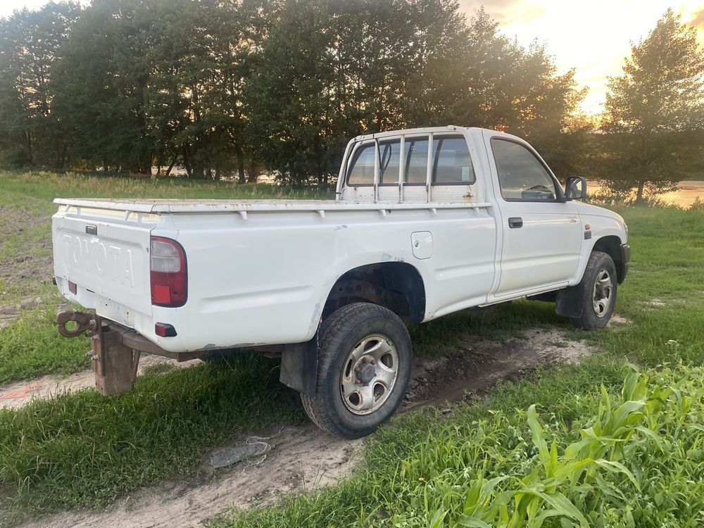 Toyota HILUX . Pick-up . Sprowadzona . 2004r.