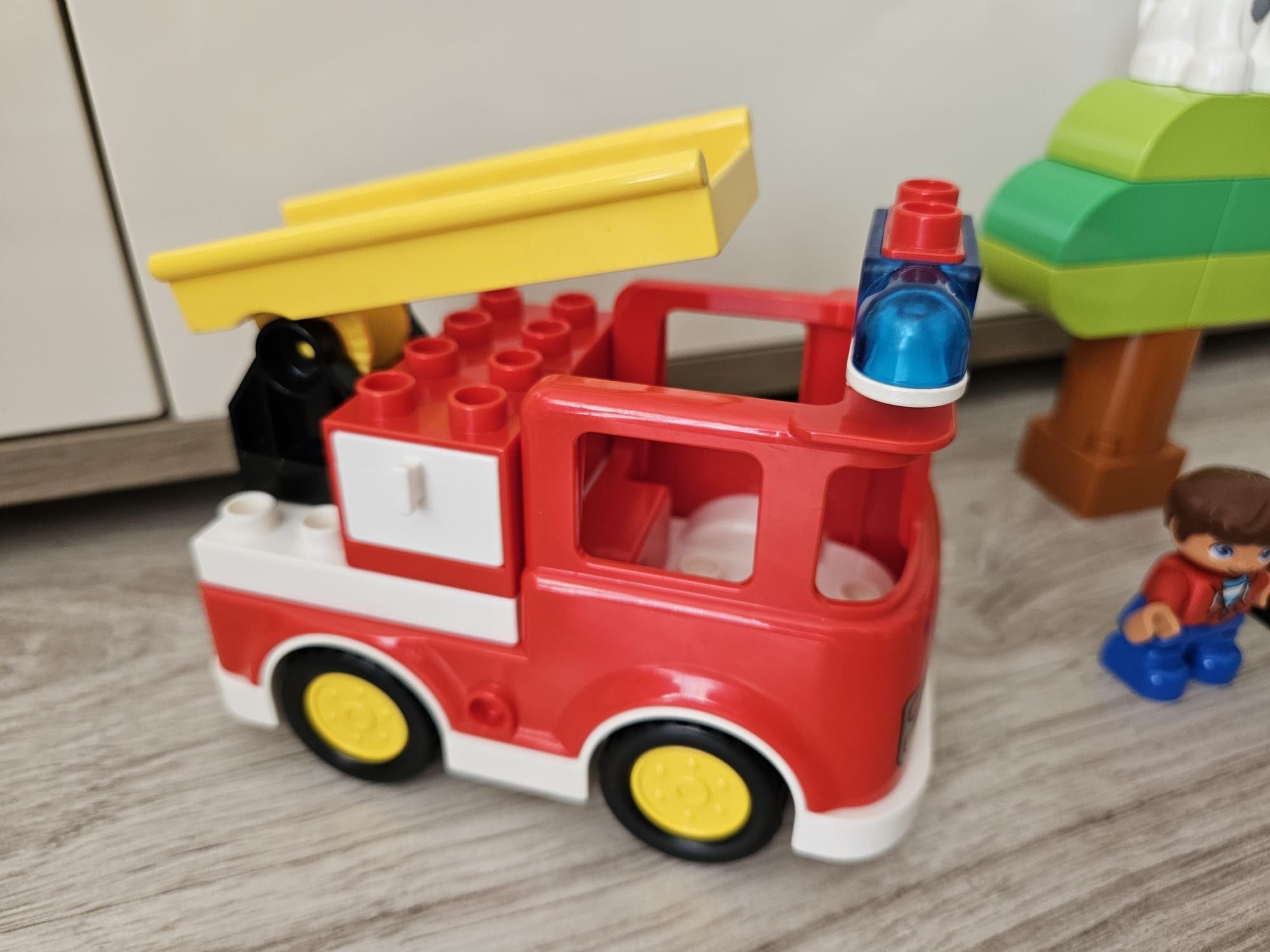 LEGO Duplo 10901 wóz strażacki.