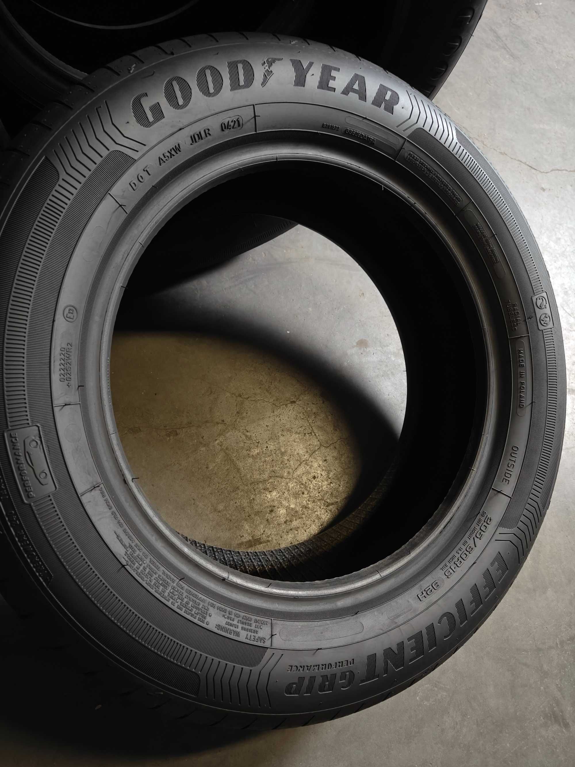 R16 205 60 шини літні преміум Goodyear Efficient Grip Performance