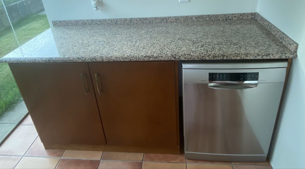 Vendo armarrio com pedra  em granito