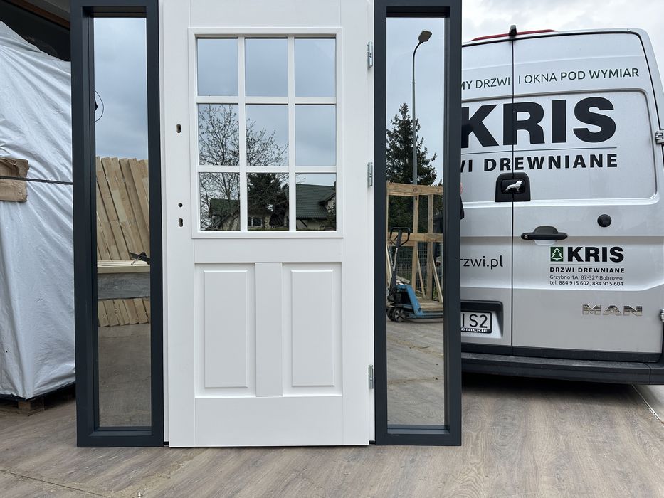 Drzwi zewnętrzne KRIS drewniane z doświetlami Na każdy wymiar Montaż