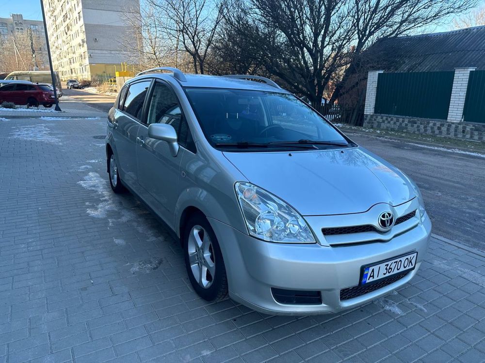 Toyota corolla verso 2.2 дизель