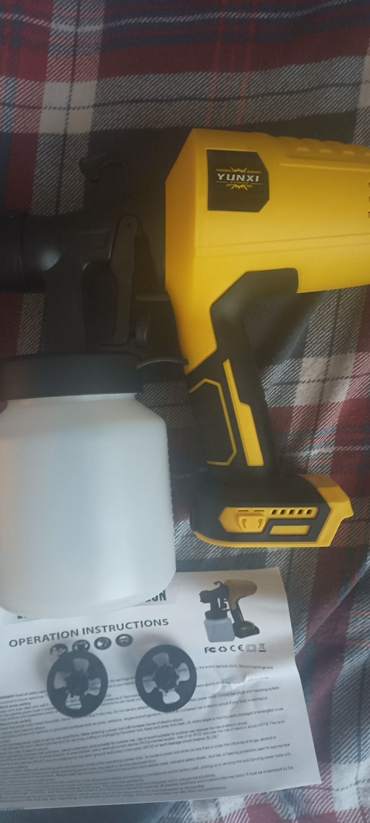 Pistolet malarski 2 akulumatory ,nowe