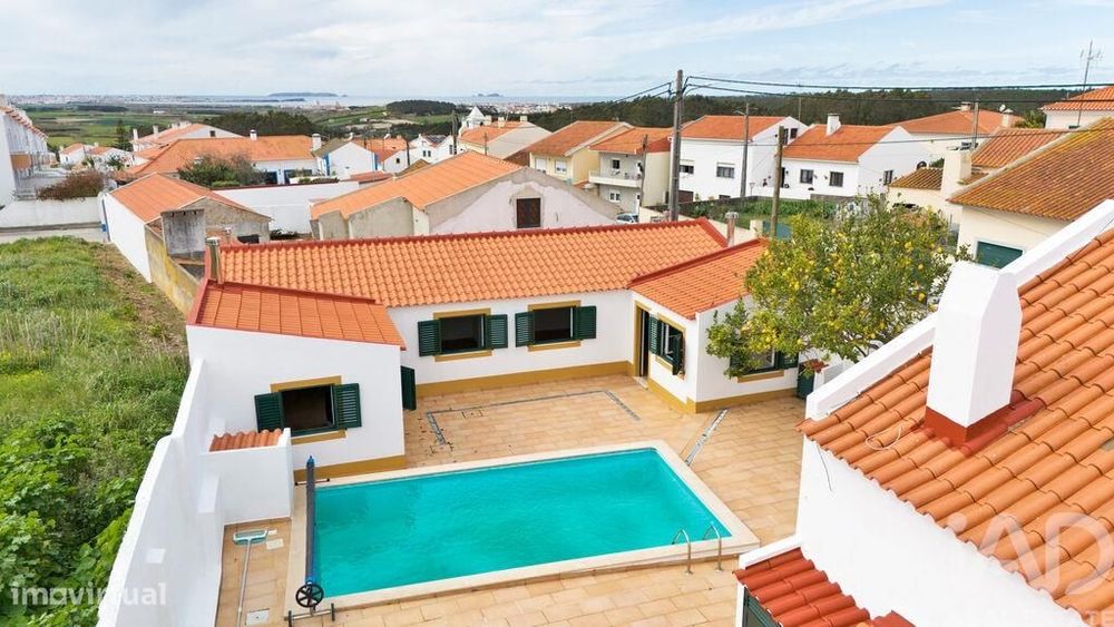 Casa / Villa T5 em Atouguia da Baleia de 192,00 m2