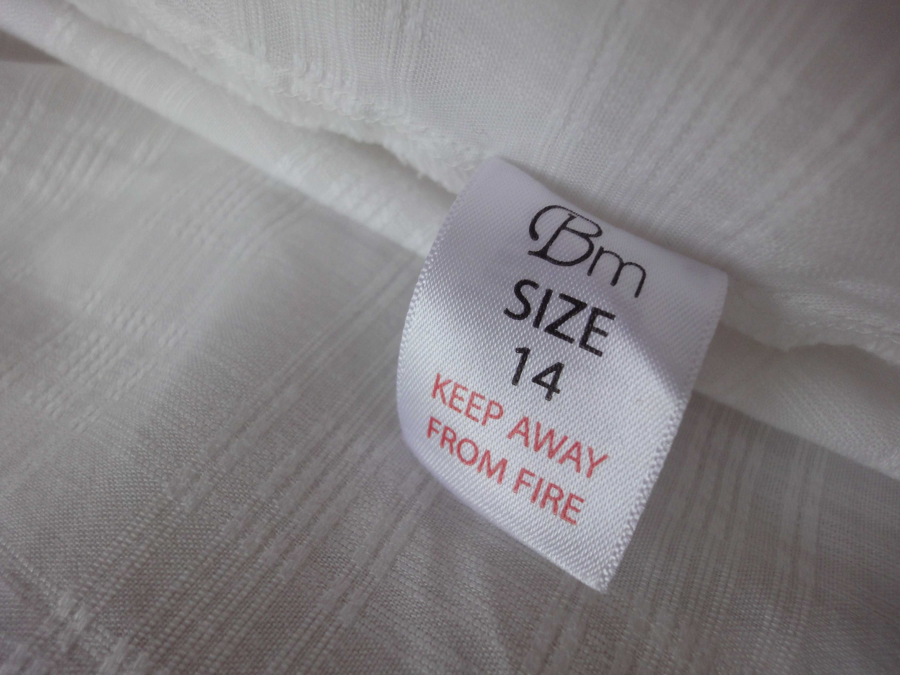 Damska biała bawełniana bluzka z zakładkami – BM 14