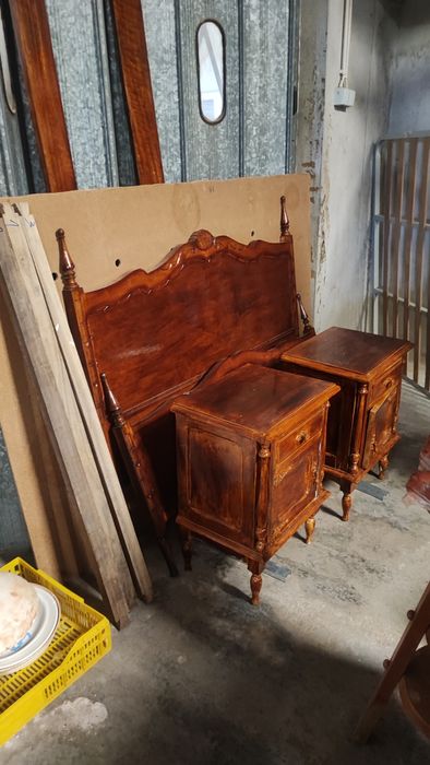 Conjunto cama e duas mesas de cabeceira