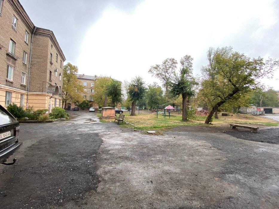 Продаётся 2-комнатная  «сталинка» на ЮГОКе, пр. Южный