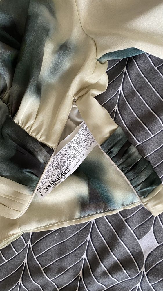Camisa da zara nova com etiqueta. Tecido leve