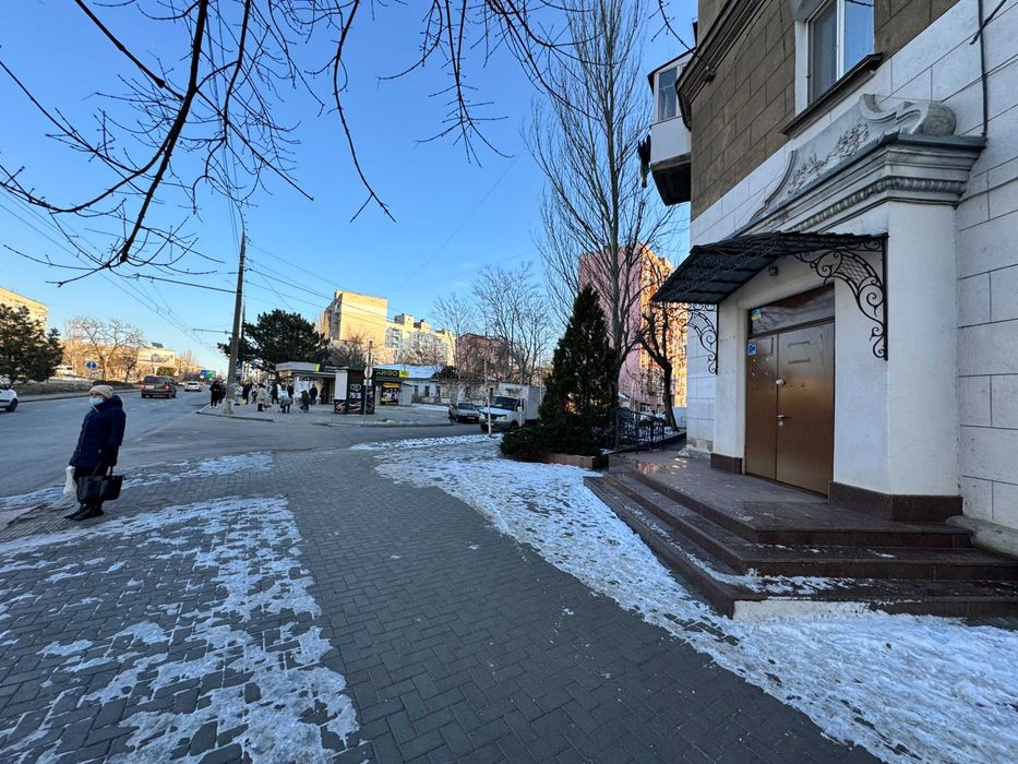 Пр.Центральний/Водопровідна 101 кв.м. фасад прохідняк