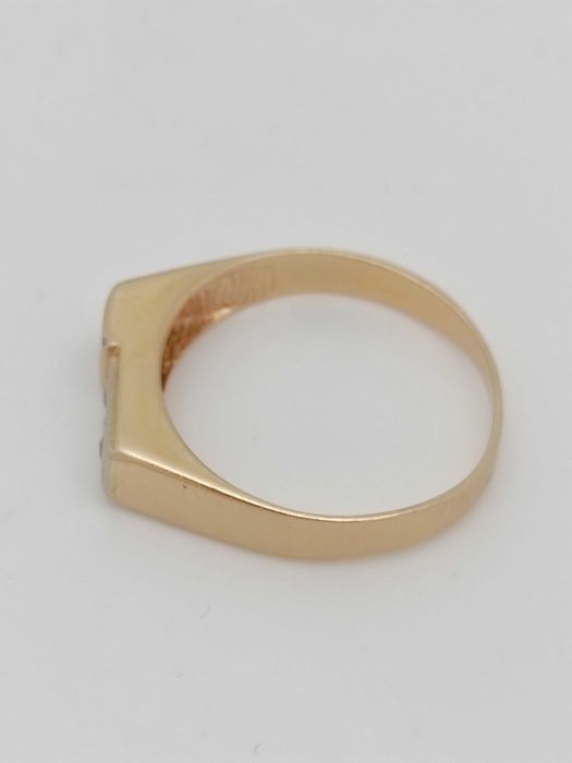 Золота печатка 585ʼʼ з оніксом і фіанітами