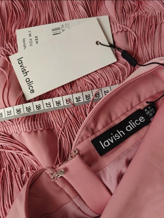 Zjawiskowa sukienka z frędzlami w stylu latino — idealna na wesele