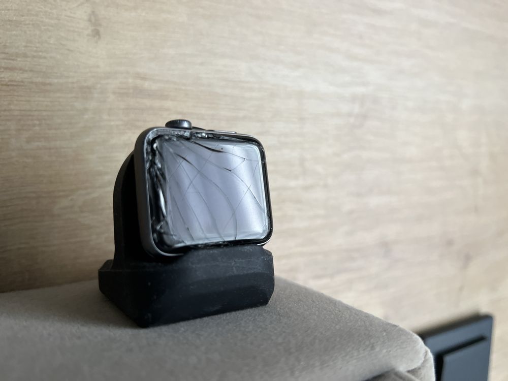 Uszkodzony korpus apple watch 3