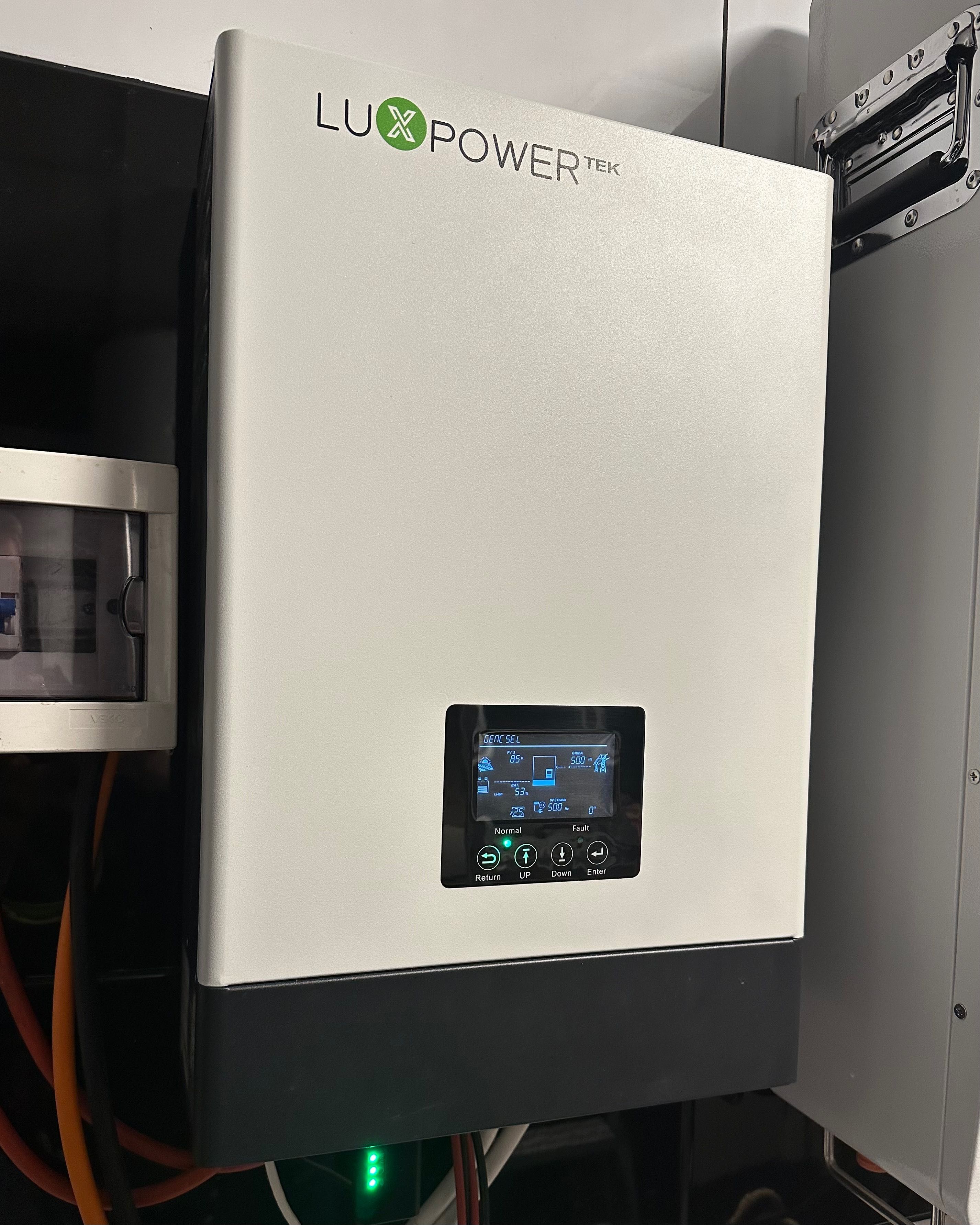 Гібридний-мережевий інвертор LuxPower SNA5000 Wide PV 5кВт