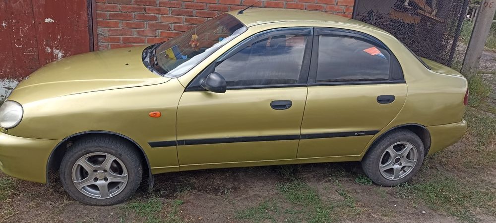 Продам машину на уверенном ходу заз сенс