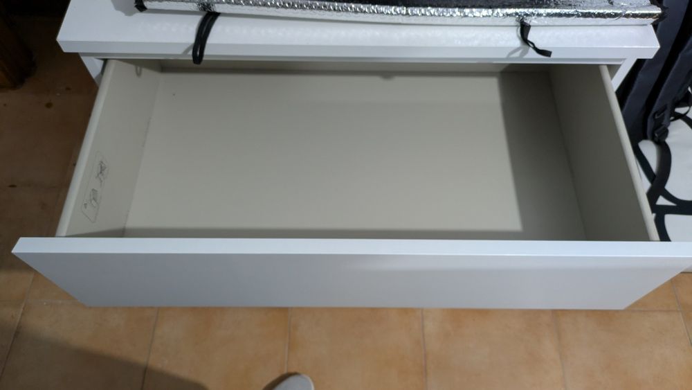 Malm cómoda 3 gavetas