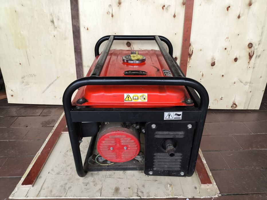 Gerador a Gasolina Maxwerx 5.5 HP (2.0 kW) - Pouquíssimo Uso e Revisão