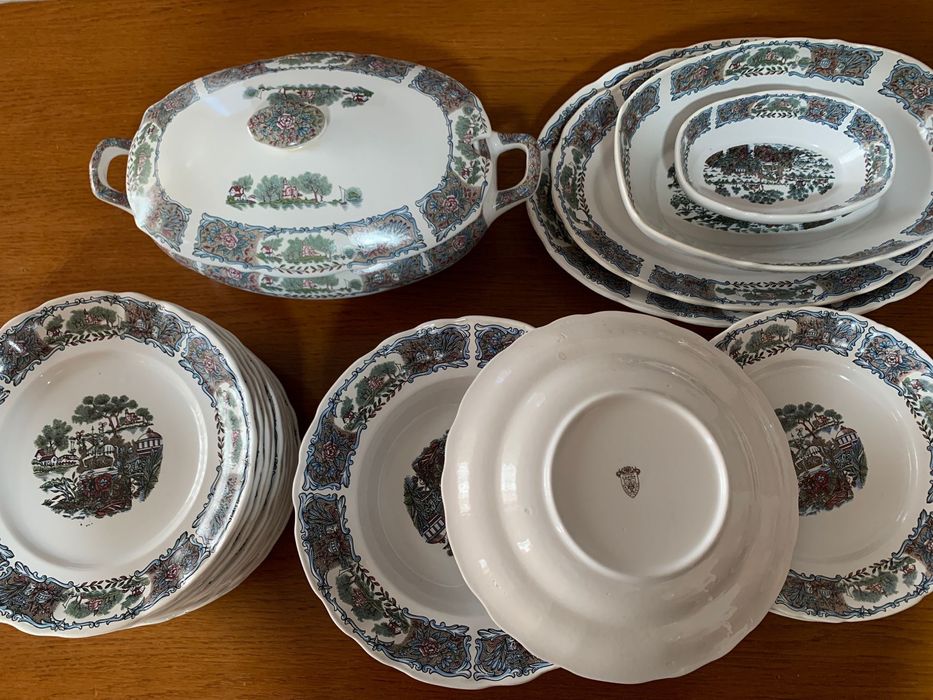 Vendo Servico completo de jantar( 41 pecas) Faiancas CAPOA - Aveiro