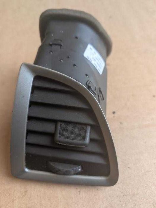 Kratka nawiewu prawa pasażera Opel Astra J IV