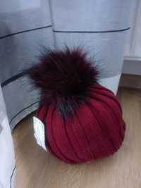 Nowa czapka z pomponem burgundowa