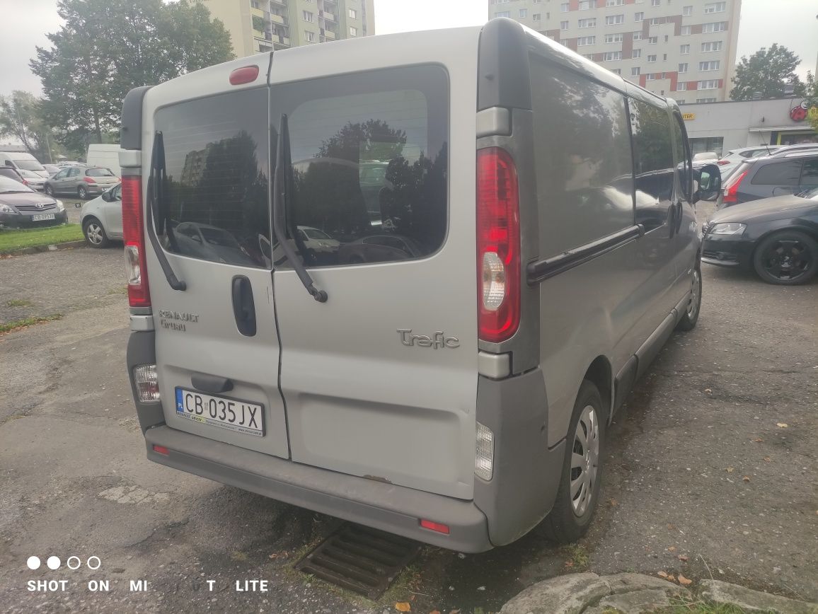 Renault Trafic 6 osobowy 2.0 diesel klima