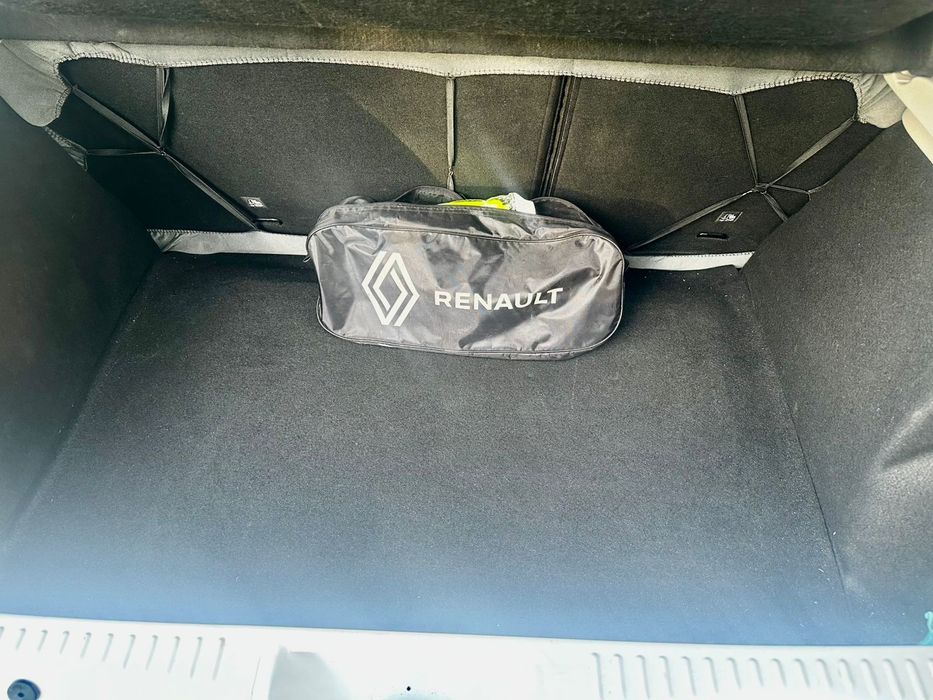 Продам автомобиль Рено Сандеро