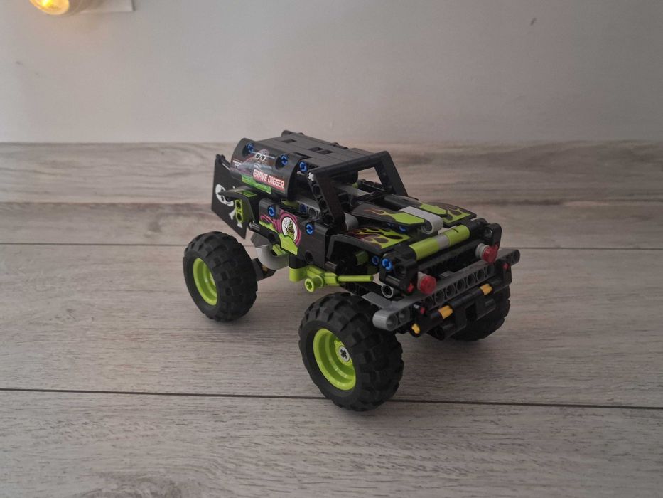 LEGO TECHNIC 42118 Monster Jam Grave Digger 2w1