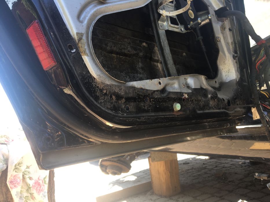 Двері задні ліві mercedes w140