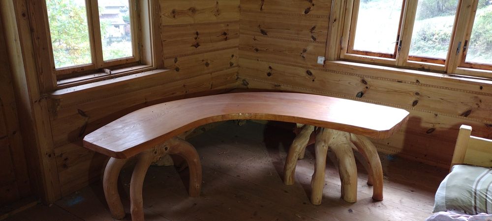 Nie typowy stół i ława z drzewa