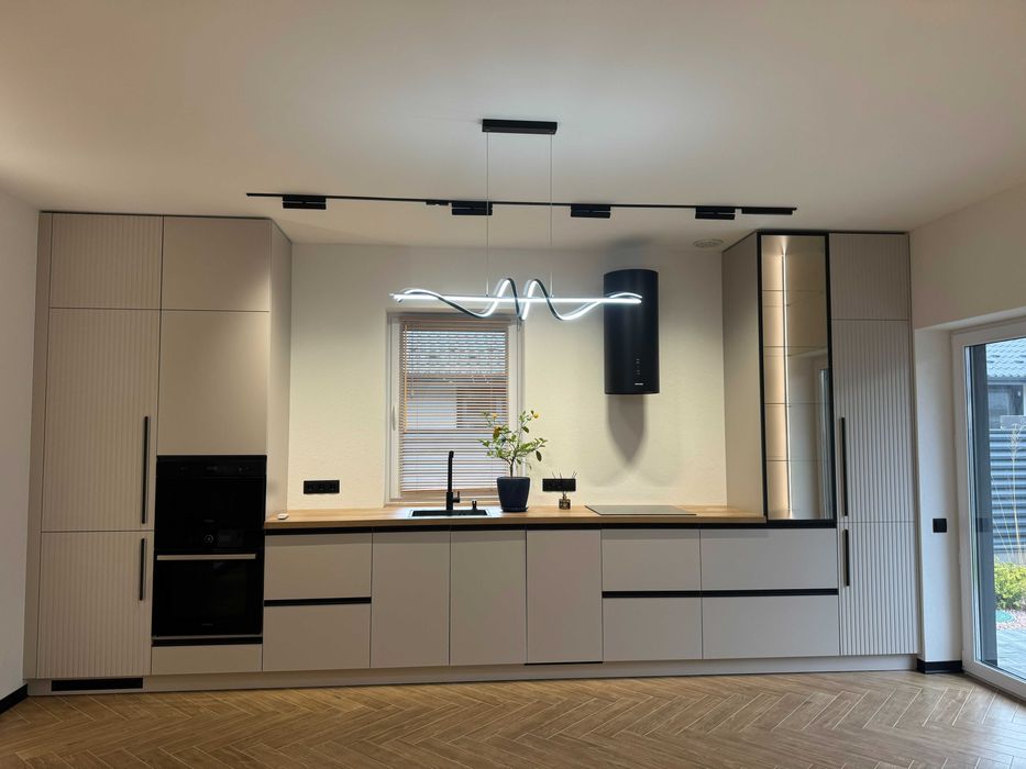 Котедж з сучасним ремонтом у курортному Ворзелі! Мінімальне оформлення