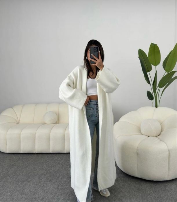 Довгий білий кардиган oversize – стильний і затишний