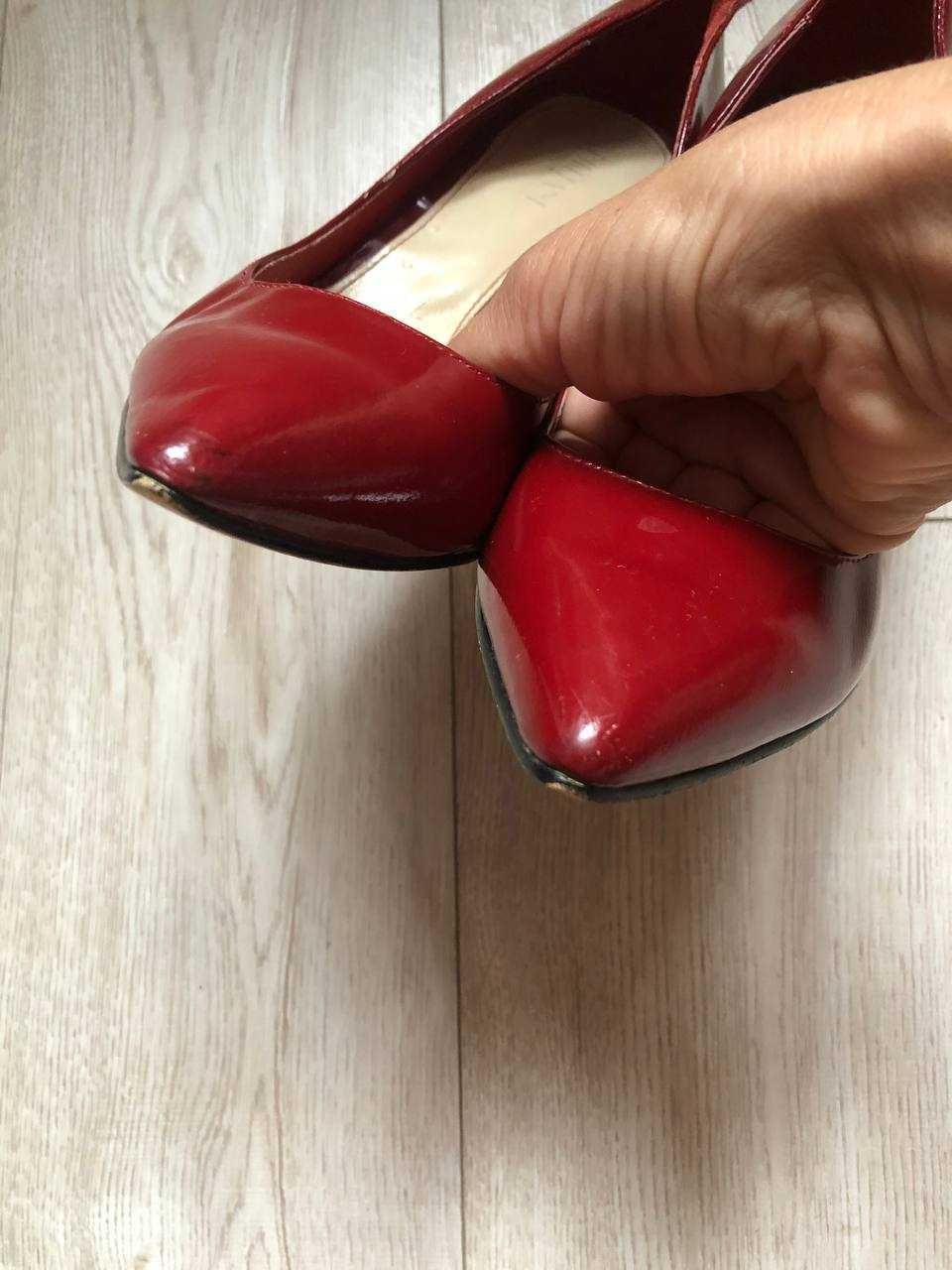 Туфли лодочки красные лаковые