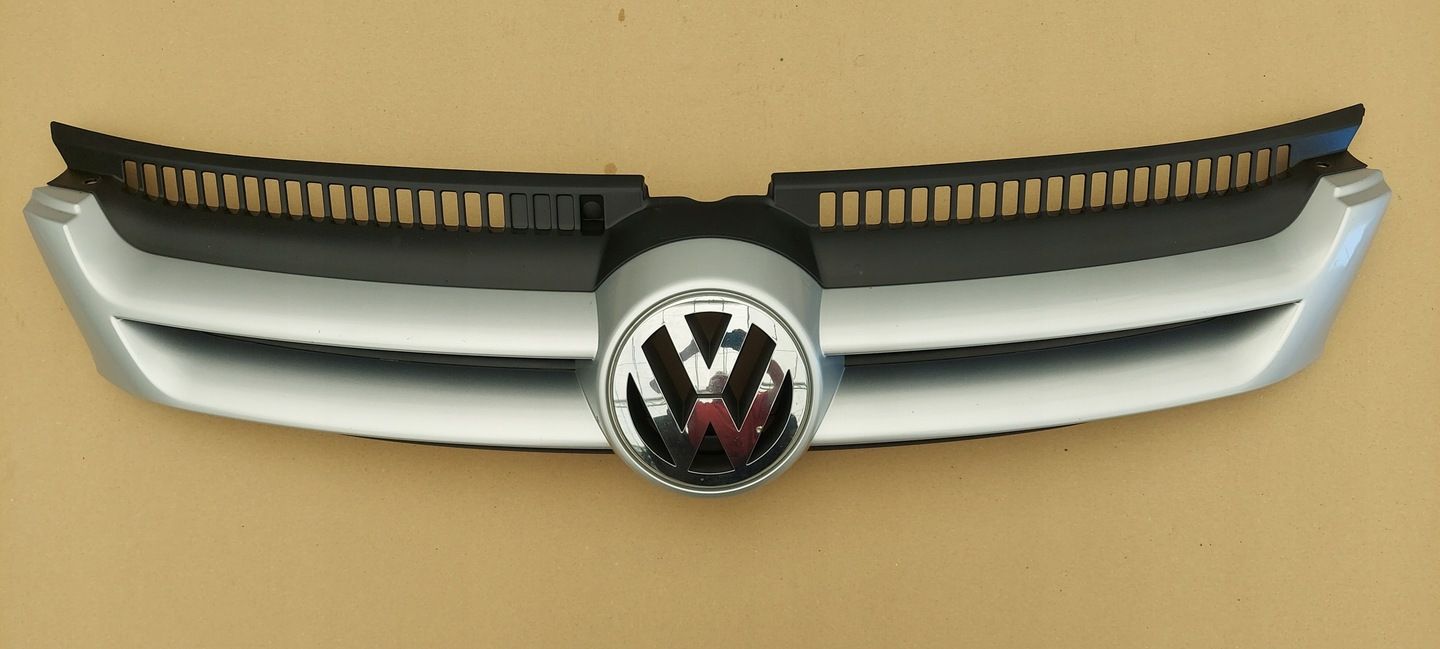 Atrapa Grill VW Golf 5 V Plus lak: LA7W