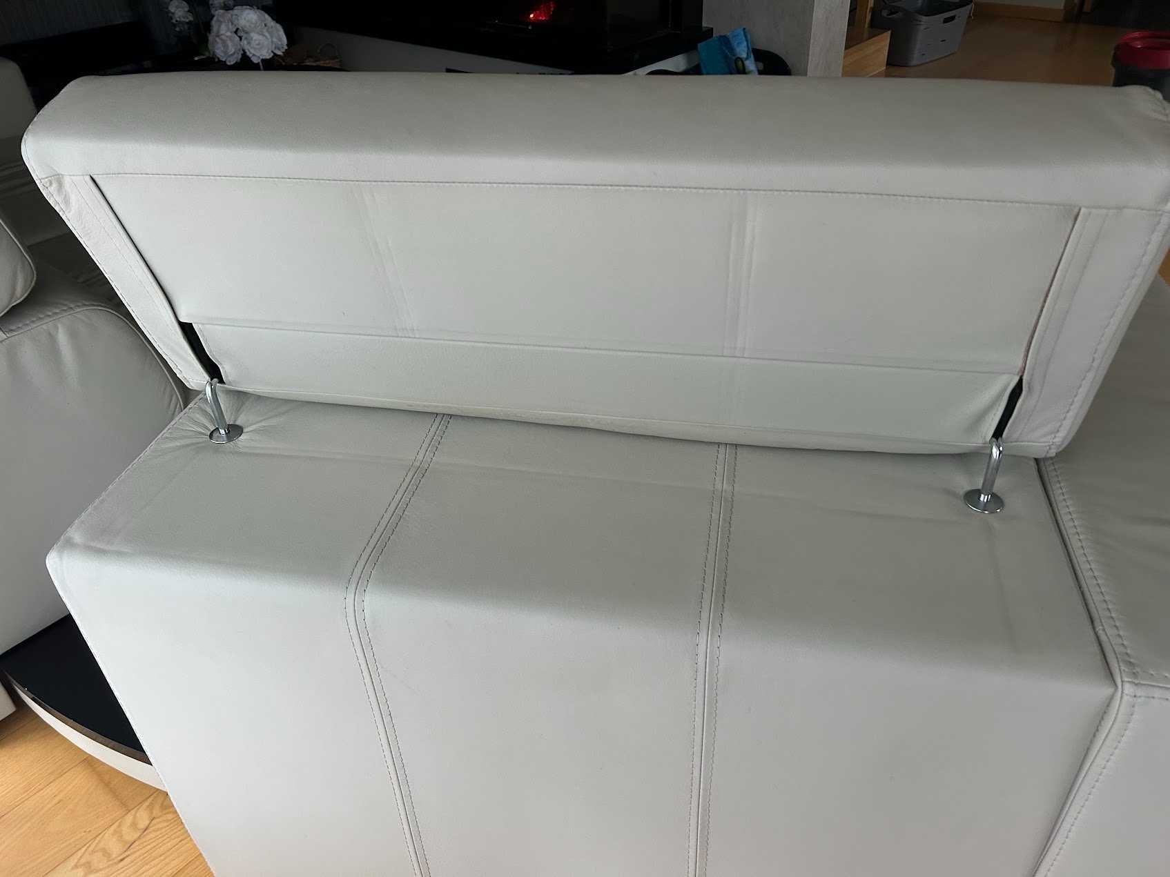Skórzana sofa KLER ecru rozsuwana z podnoszonymi zagłówkami
