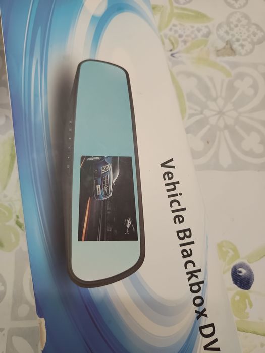 Retrovisor com câmera traseira e dianteira