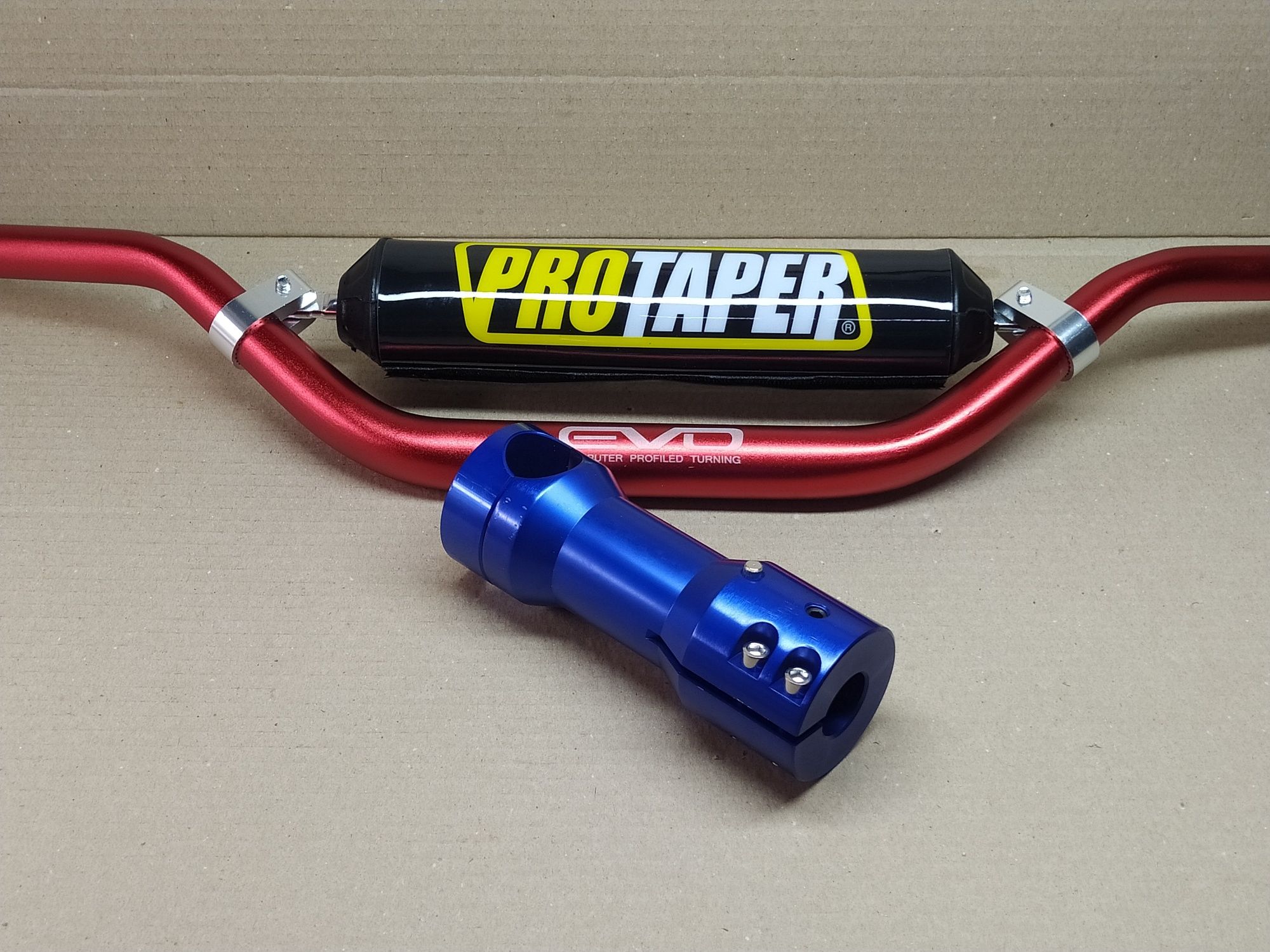 Руль мото d28 L795 PROTAPER" красный с буфером +перемычка