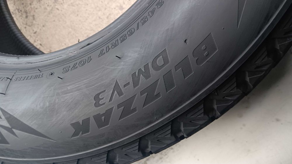 245/65/17 Bridgestone blizzak dm-v3