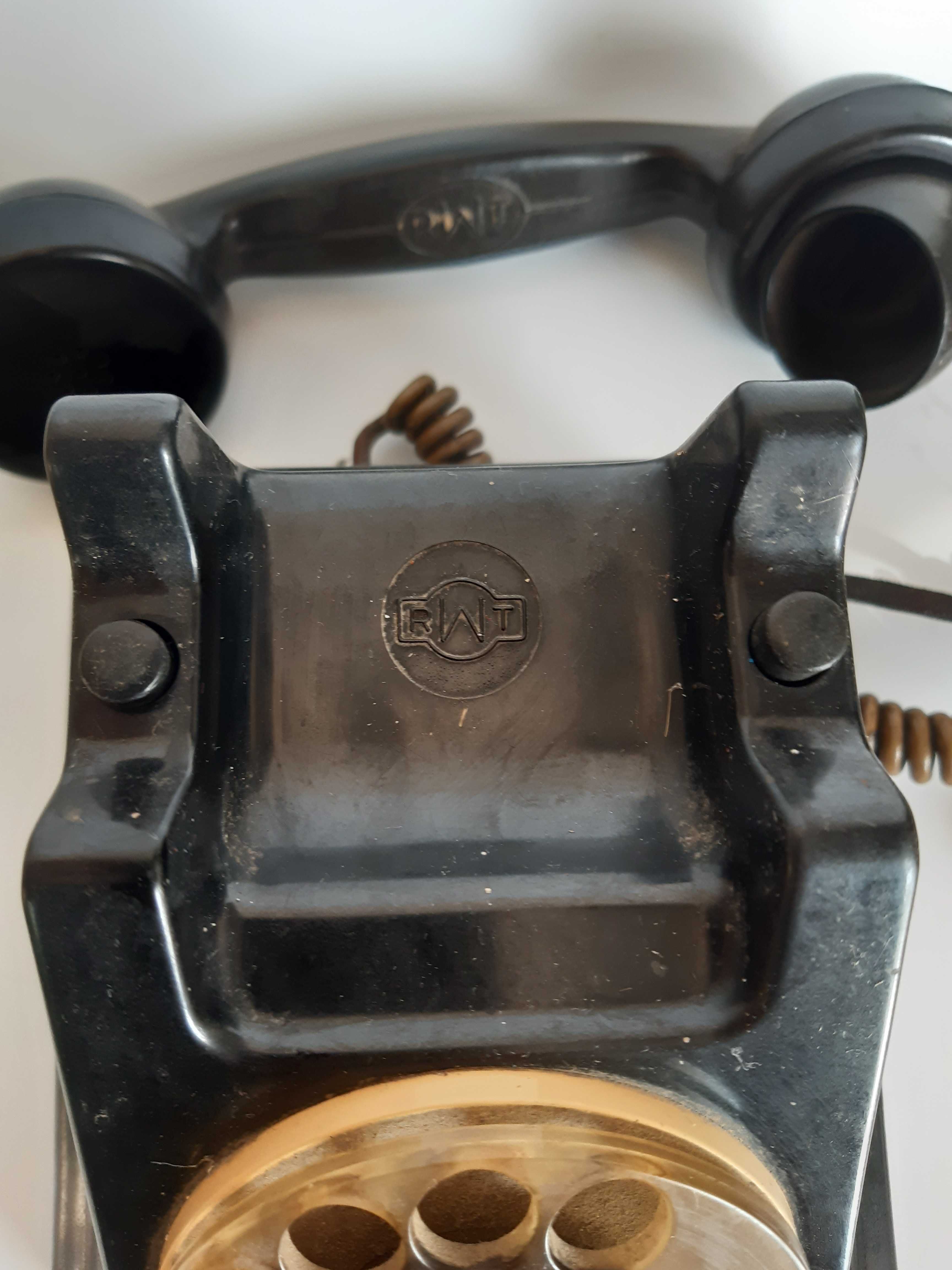 Stary telefon ebonitowy RWT,  analogowy.