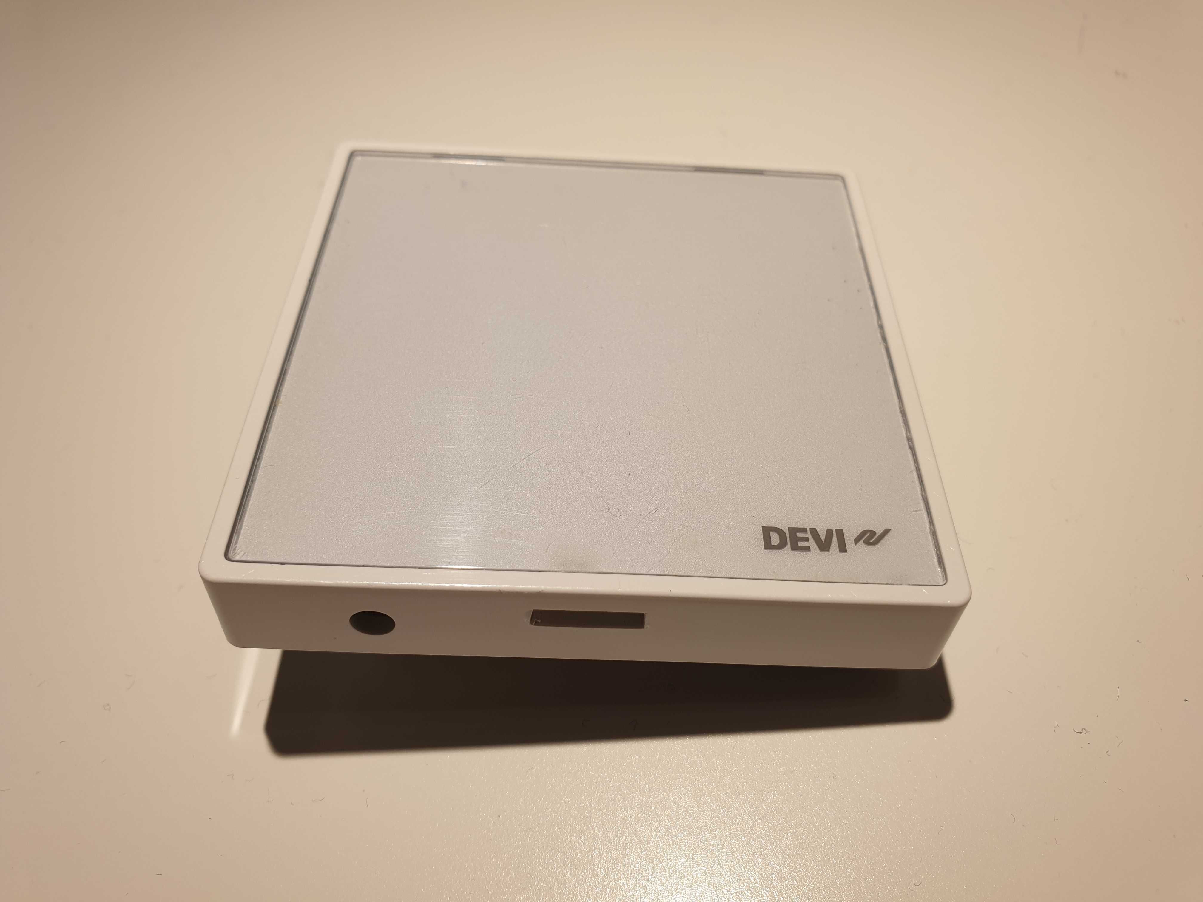 Termostat DEVIreg Smart Wi-Fi 140F1140 śnieżnobiały (RAL 9016)