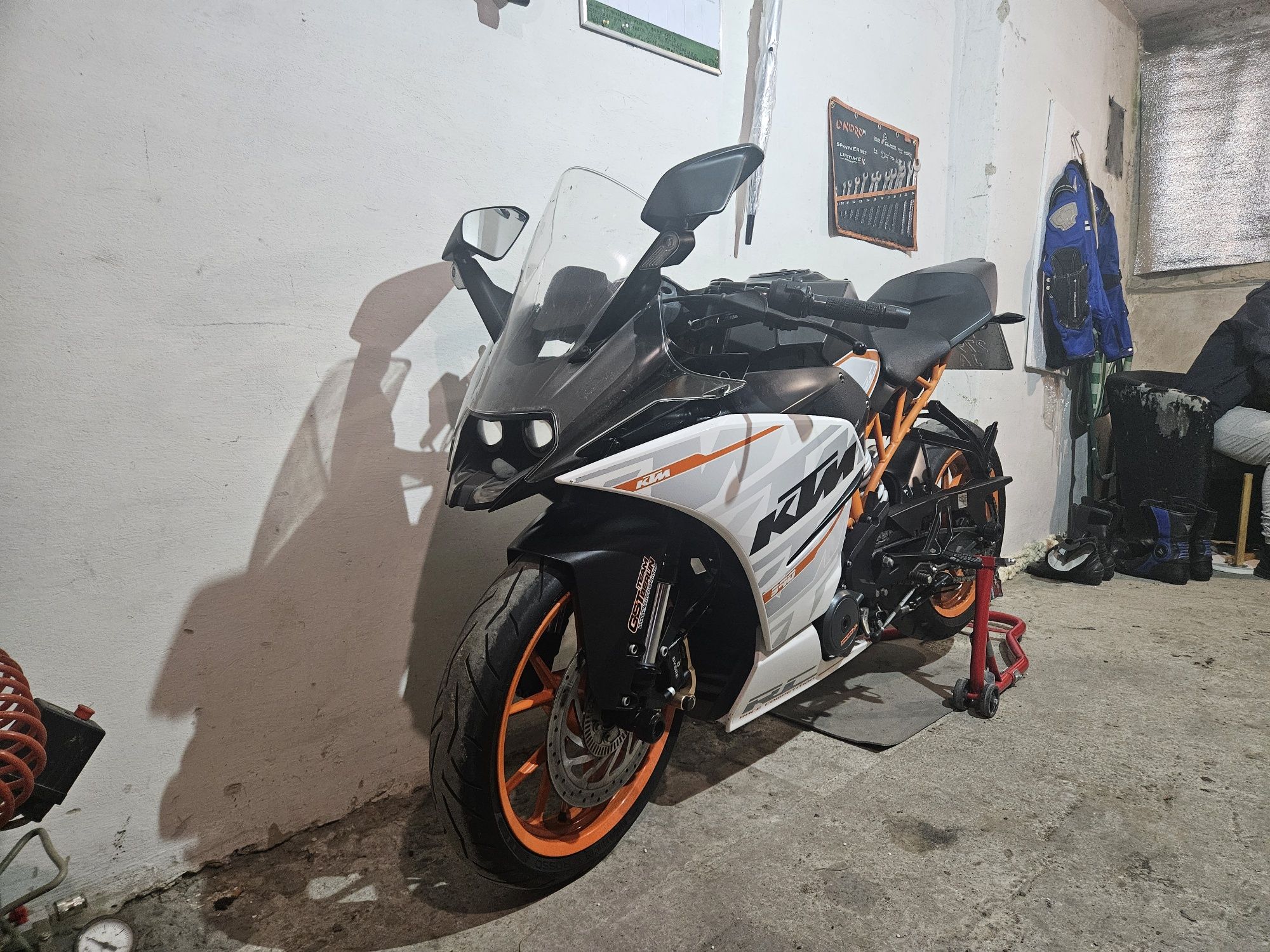 Мотоцикл KTM RC390