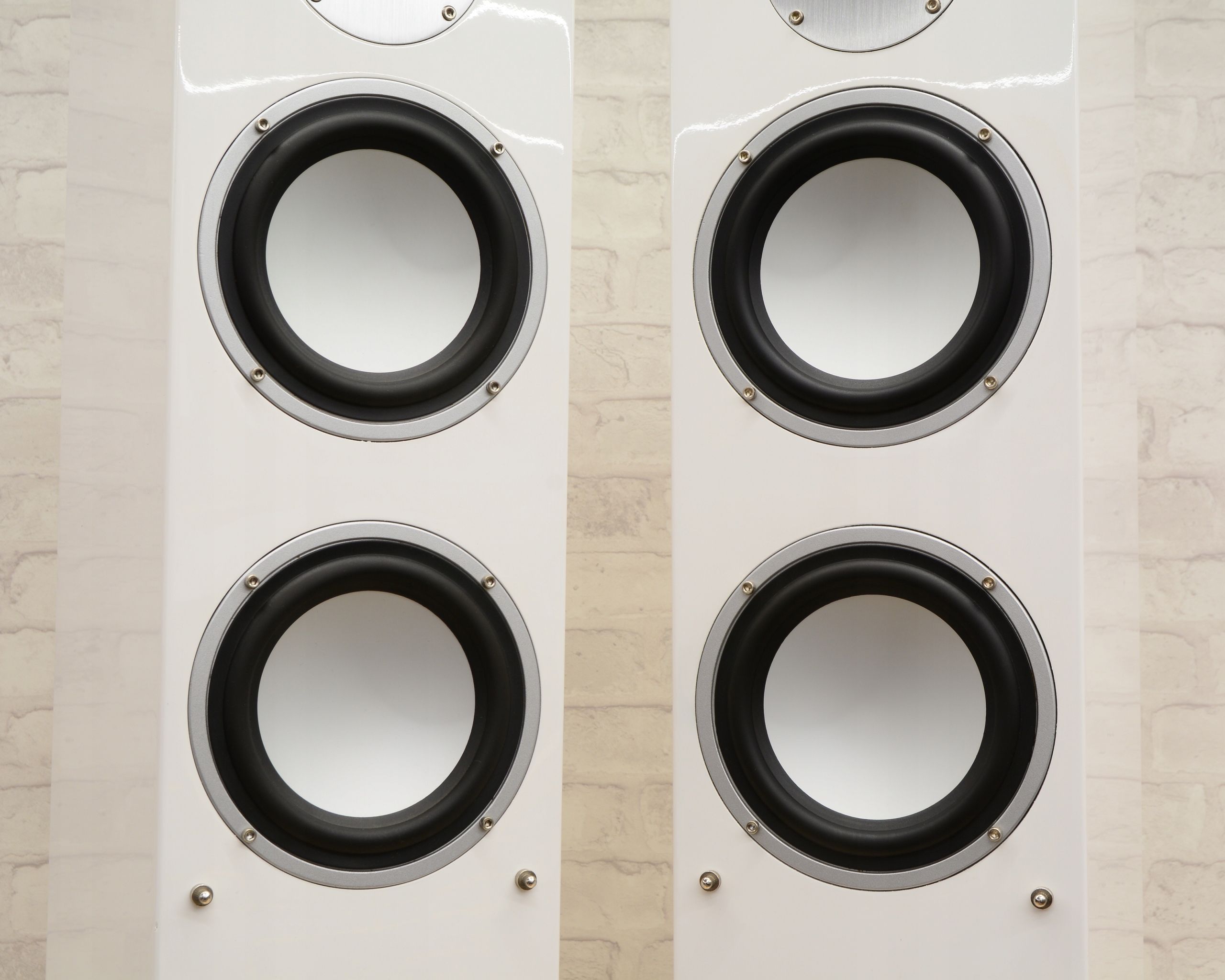 Białe kolumny Głośnikowe podłogowe stereo Audiovector X3 Super