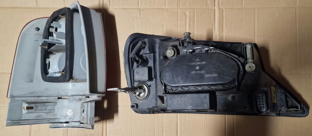 Ford Galaxy Mk2 2003r. lampa lewy przód, prawy tył