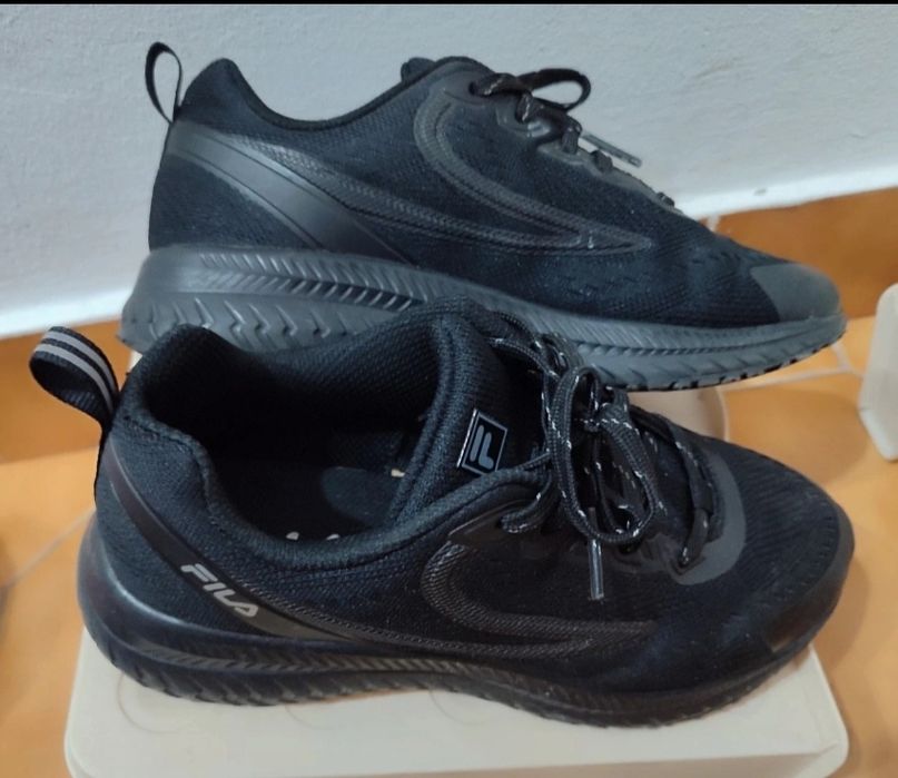 Sapatilhas pretas fila