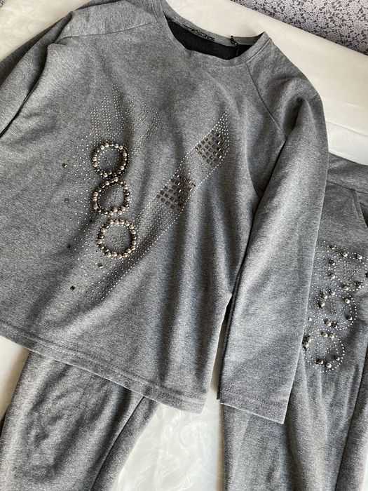 Жіночий спортивний костюм