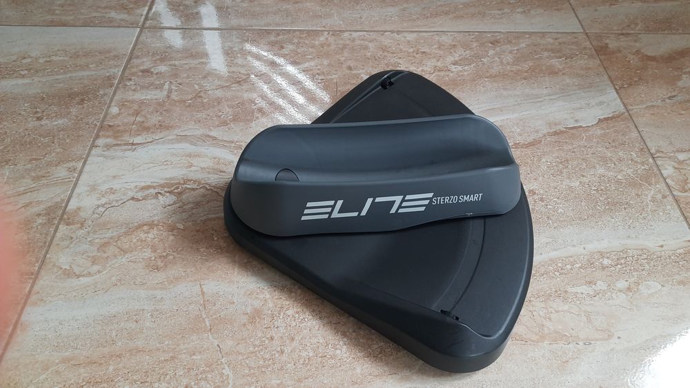 Elite Sterzo Smart Interaktywna Podstawka pod  koło do trenażera