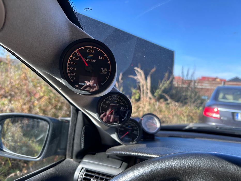 GReddy Słupek z dodatkowymi zegarami Omega B/FL