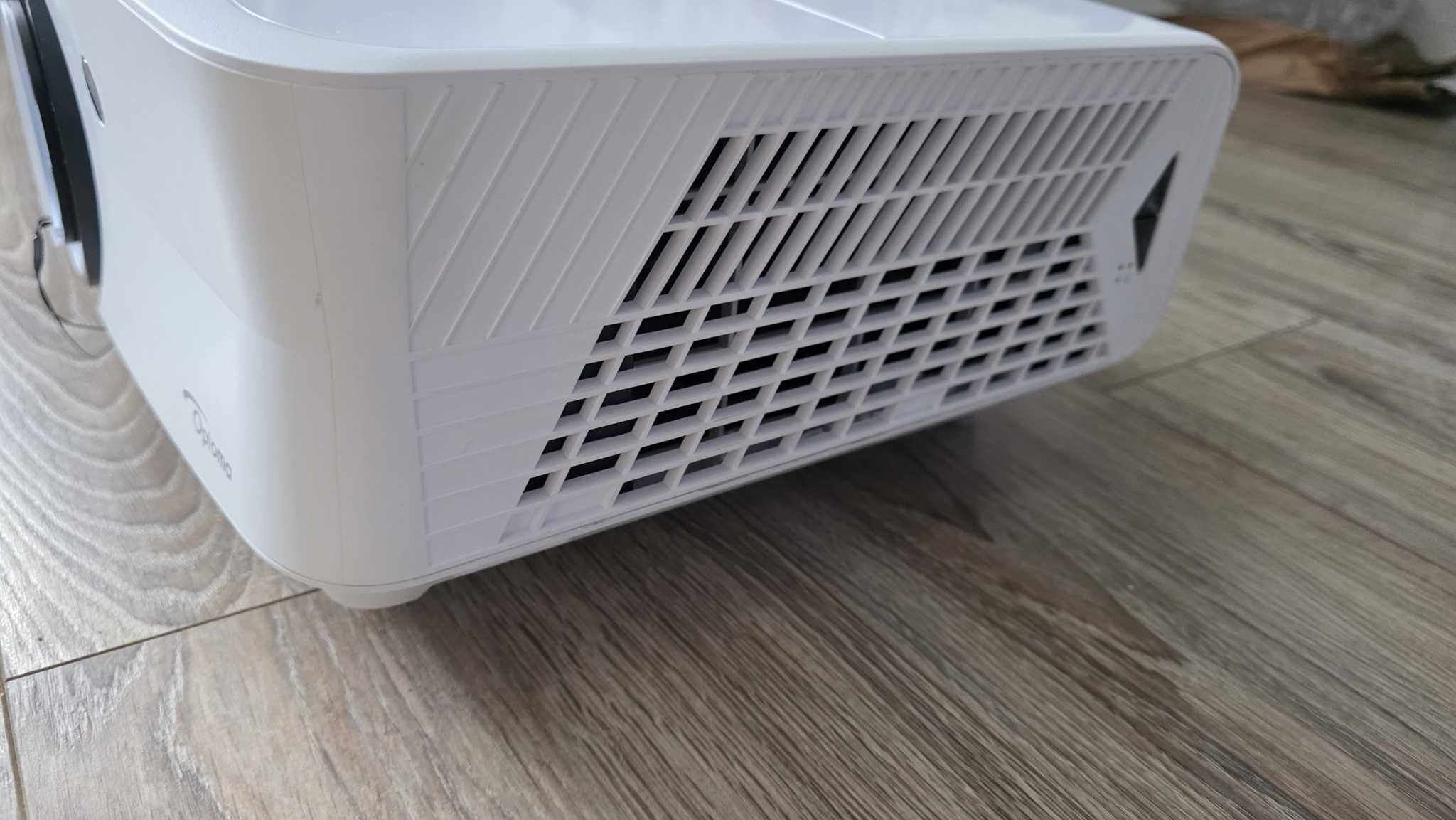 Projektor DLP Optoma UHZ65LV; 5000 ANSI Lumen